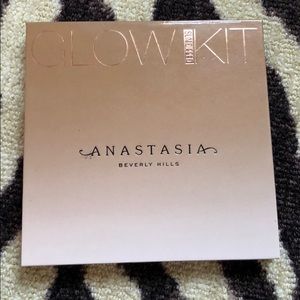 ANASTASIA BEVERLY HILLS GLOW KIT